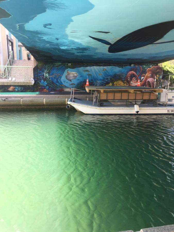 Jl Port * Frejus